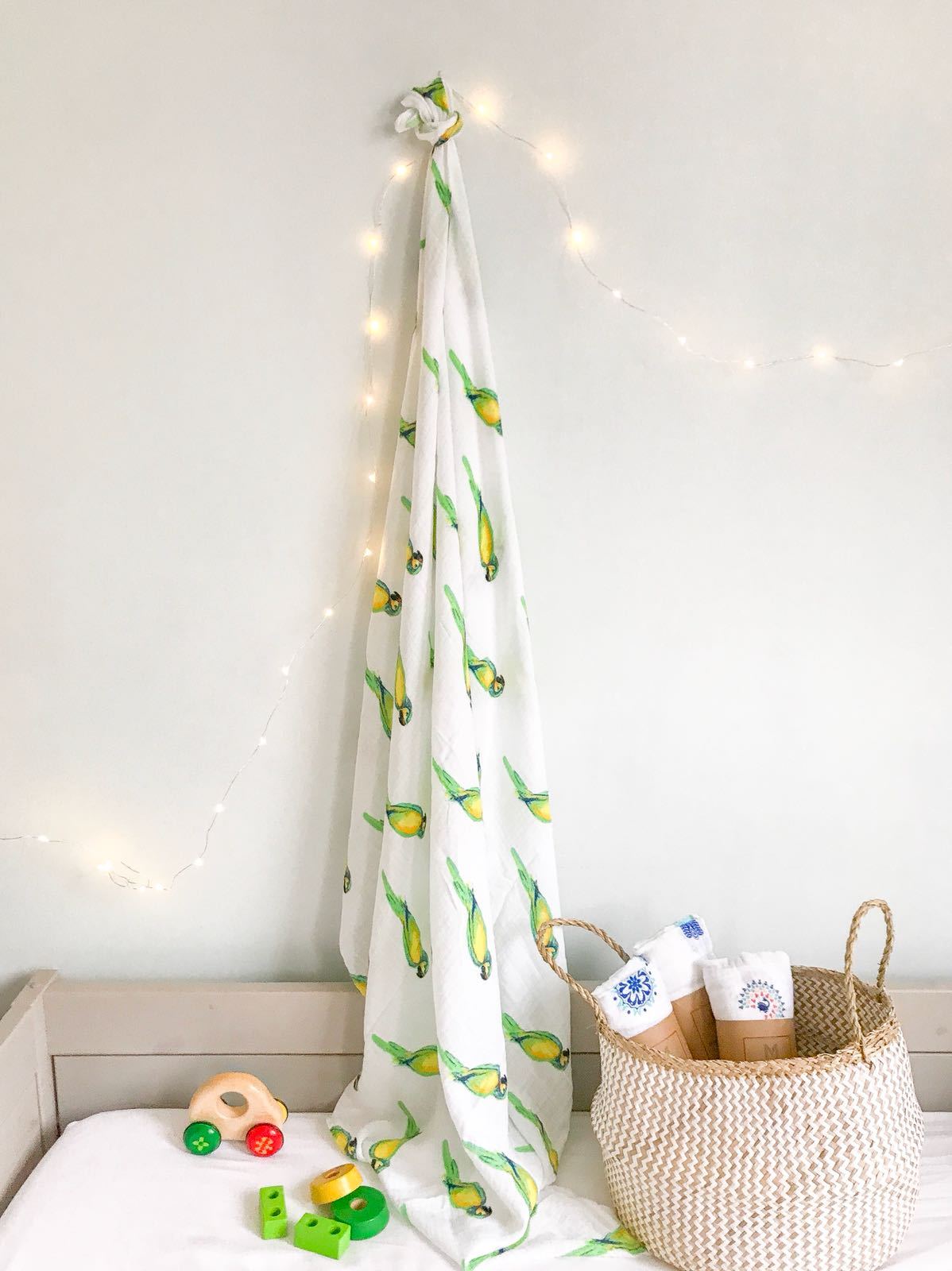 ORGANIC SWADDLE - PARROT